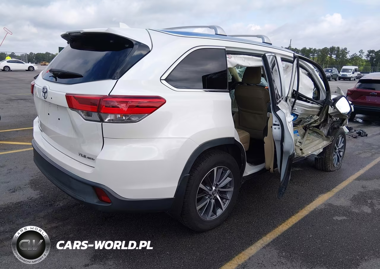 2019 Toyota Highlander Xle VIN:5TDJZRFH7KS618783 - 4