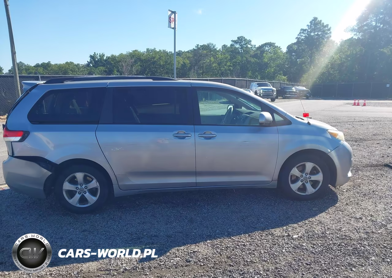 2011 Toyota Sienna Le V6 VIN:5TDKK3DC7BS024000 - 13