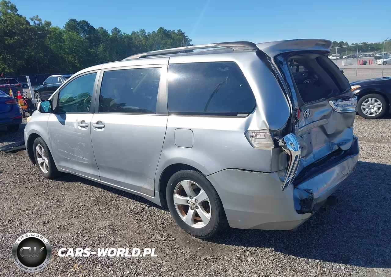 2011 Toyota Sienna Le V6 VIN:5TDKK3DC7BS024000 - 3