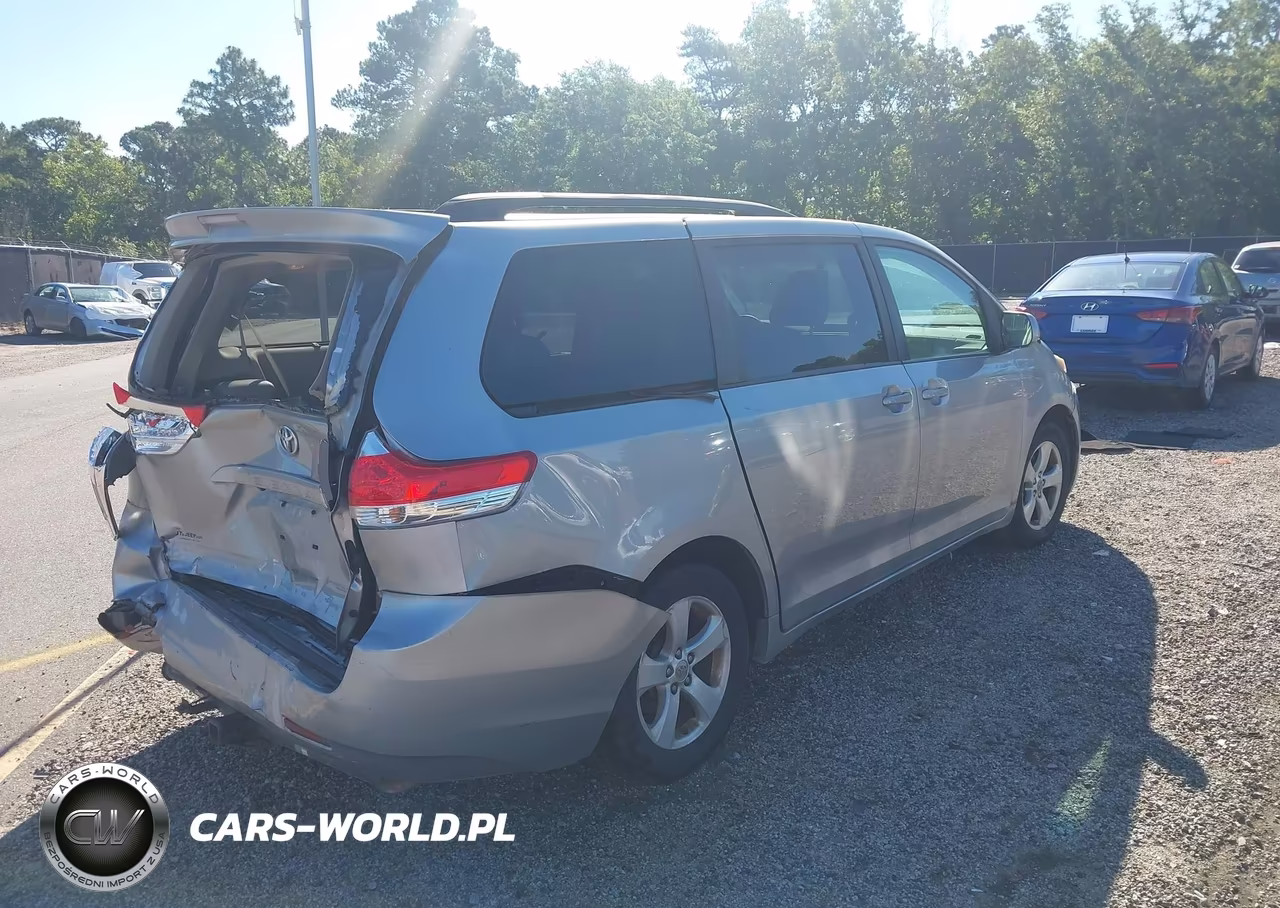 2011 Toyota Sienna Le V6 VIN:5TDKK3DC7BS024000 - 4