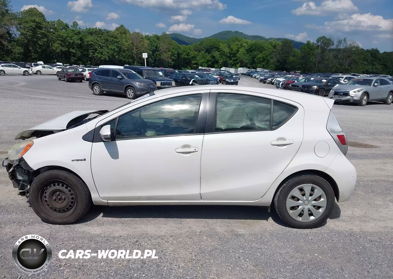 2012 Toyota Prius C One VIN:JTDKDTB32C1512959 - 15