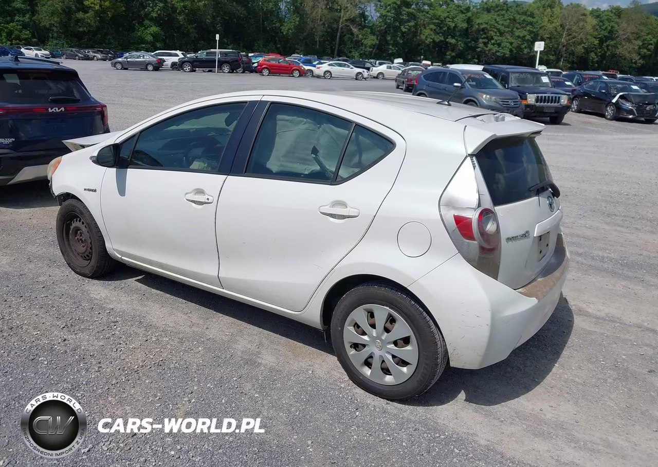 2012 Toyota Prius C One VIN:JTDKDTB32C1512959 - 3