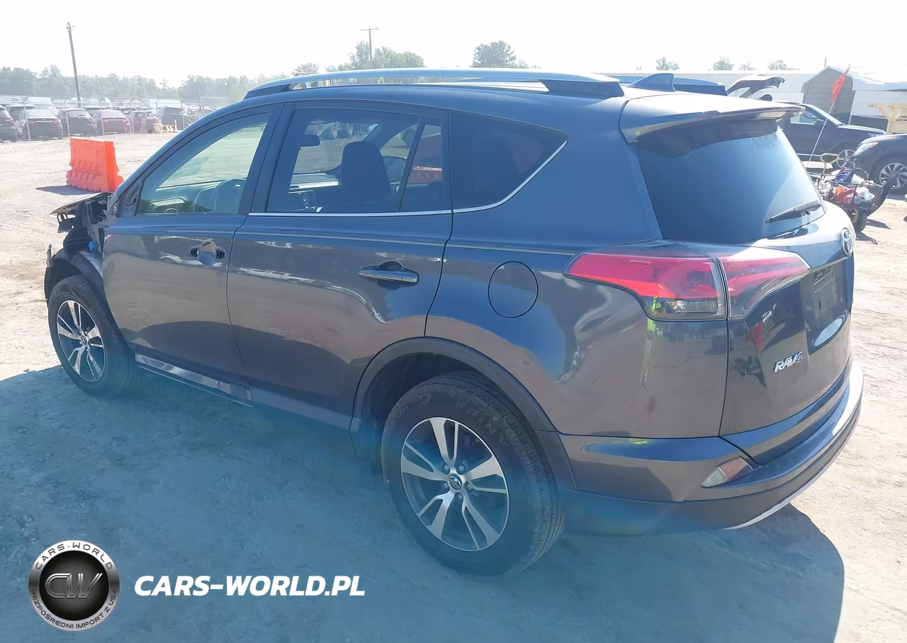 2018 Toyota Rav4 Xle VIN:JTMWFREVXJD132338 - 3