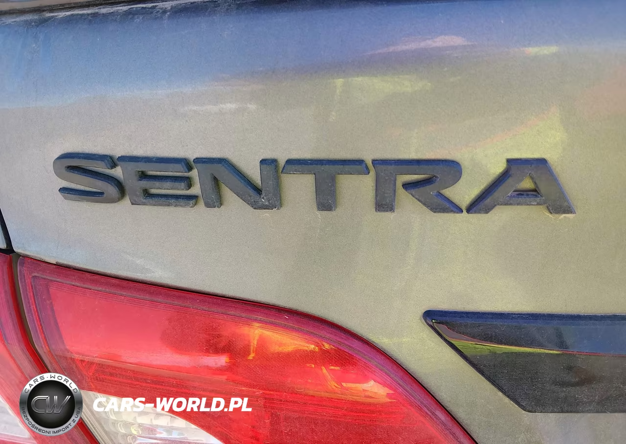 2018 Nissan Sentra Sr VIN:3N1AB7AP0JY245295 - 16