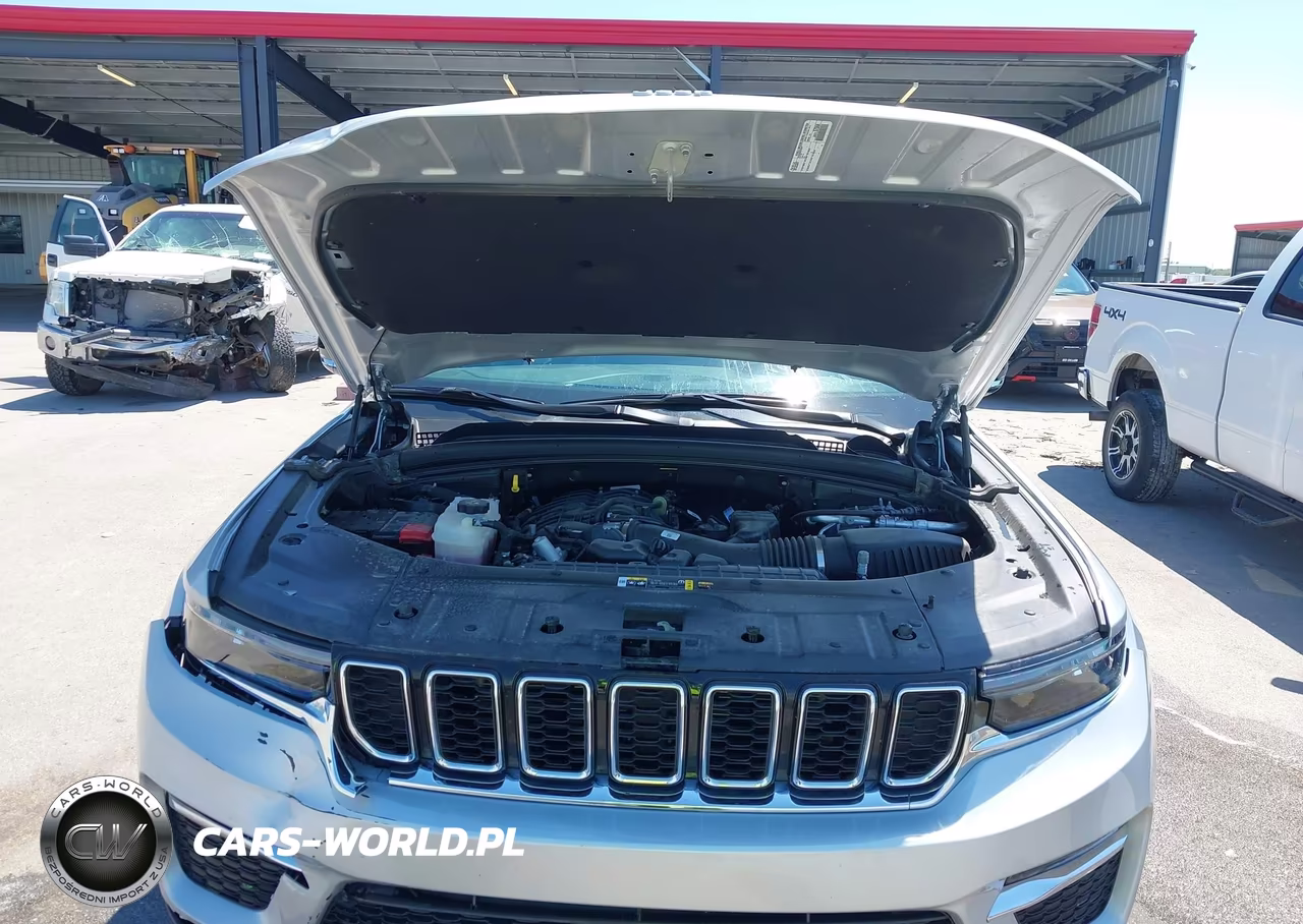 2025 Jeep Grand Cherokee Limited 4X4 VIN:1C4RJHBG5S8701862 - 10