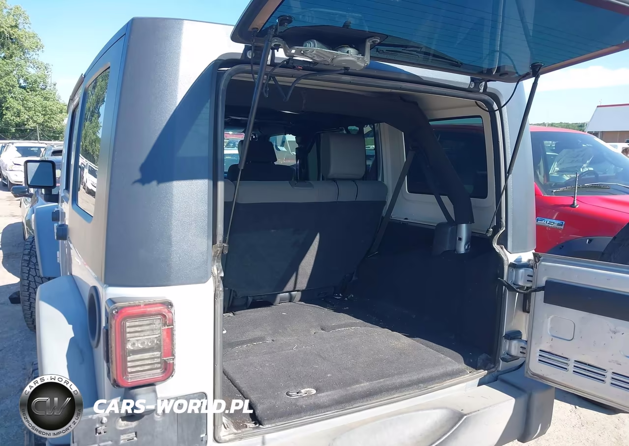 2009 Jeep Wrangler Unlimited X VIN:1J4GA39189L768243 - 18