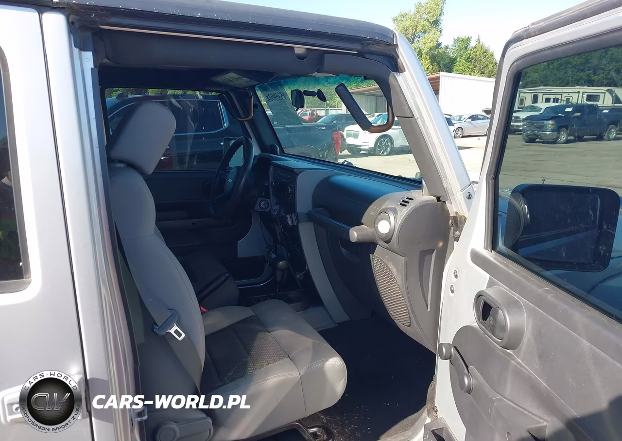 2009 Jeep Wrangler Unlimited X VIN:1J4GA39189L768243 - 5