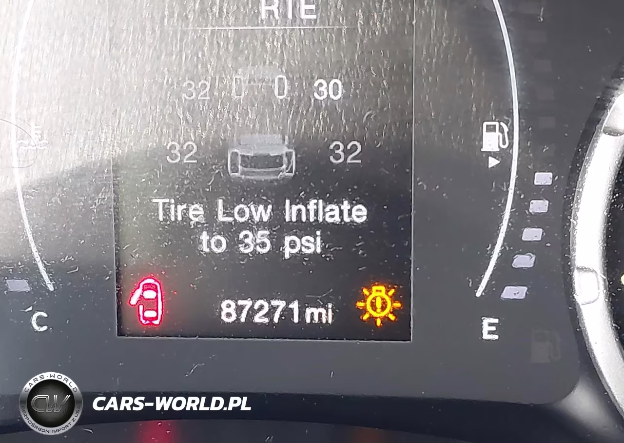 2018 Jeep Renegade Latitude 4X4 VIN:ZACCJBBB8JPH66042 - 15