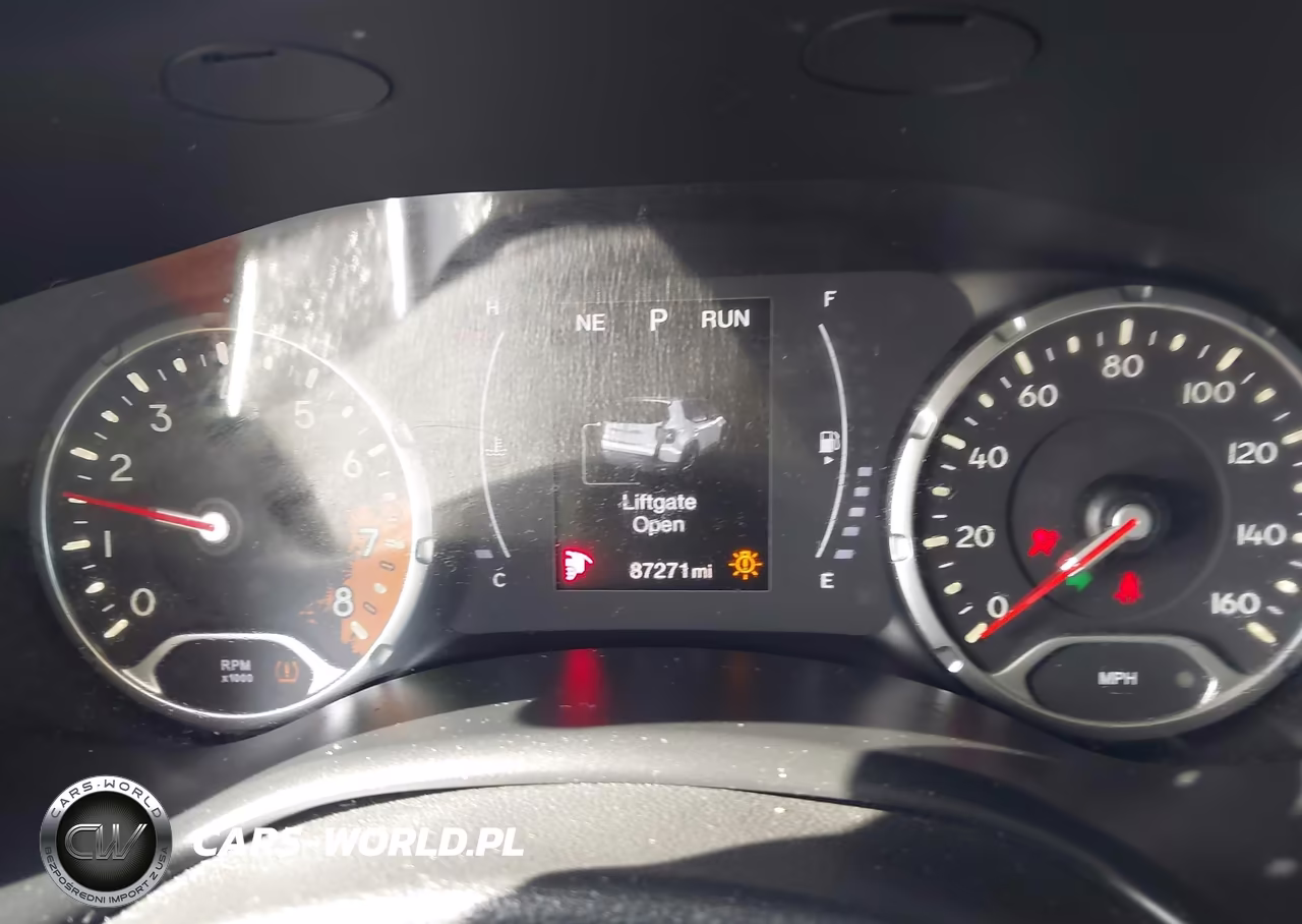 2018 Jeep Renegade Latitude 4X4 VIN:ZACCJBBB8JPH66042 - 7