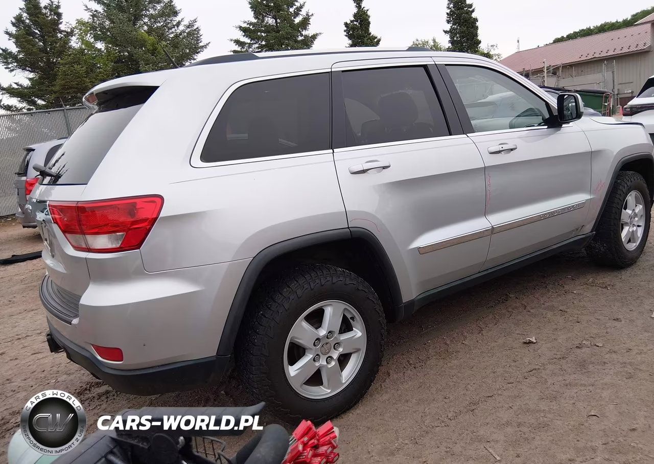 2011 Jeep Grand Cherokee Laredo VIN:1J4RR4GG7BC518769 - 4