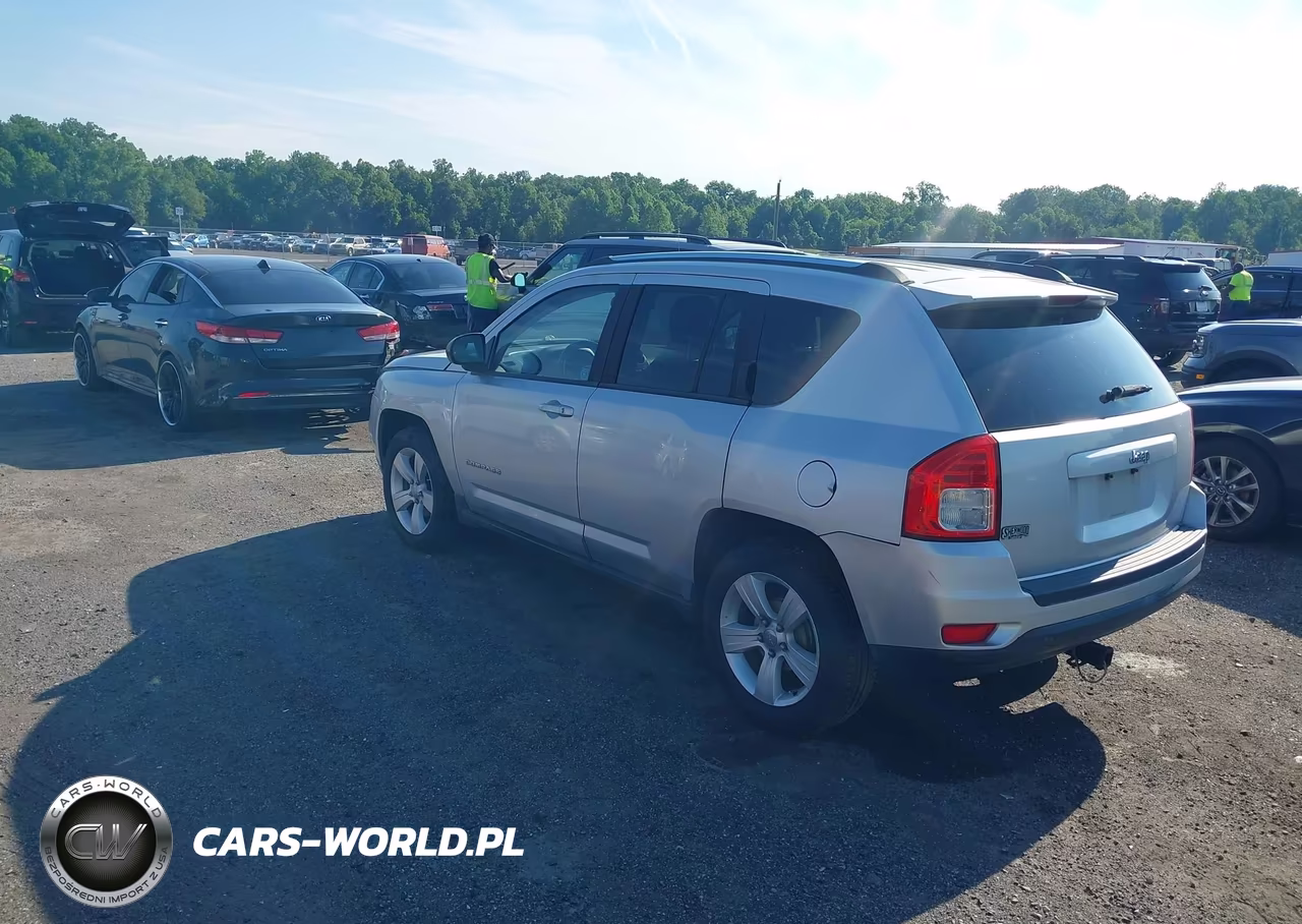 2011 Jeep Compass VIN:1J4NT1FB2BD139564 - 3