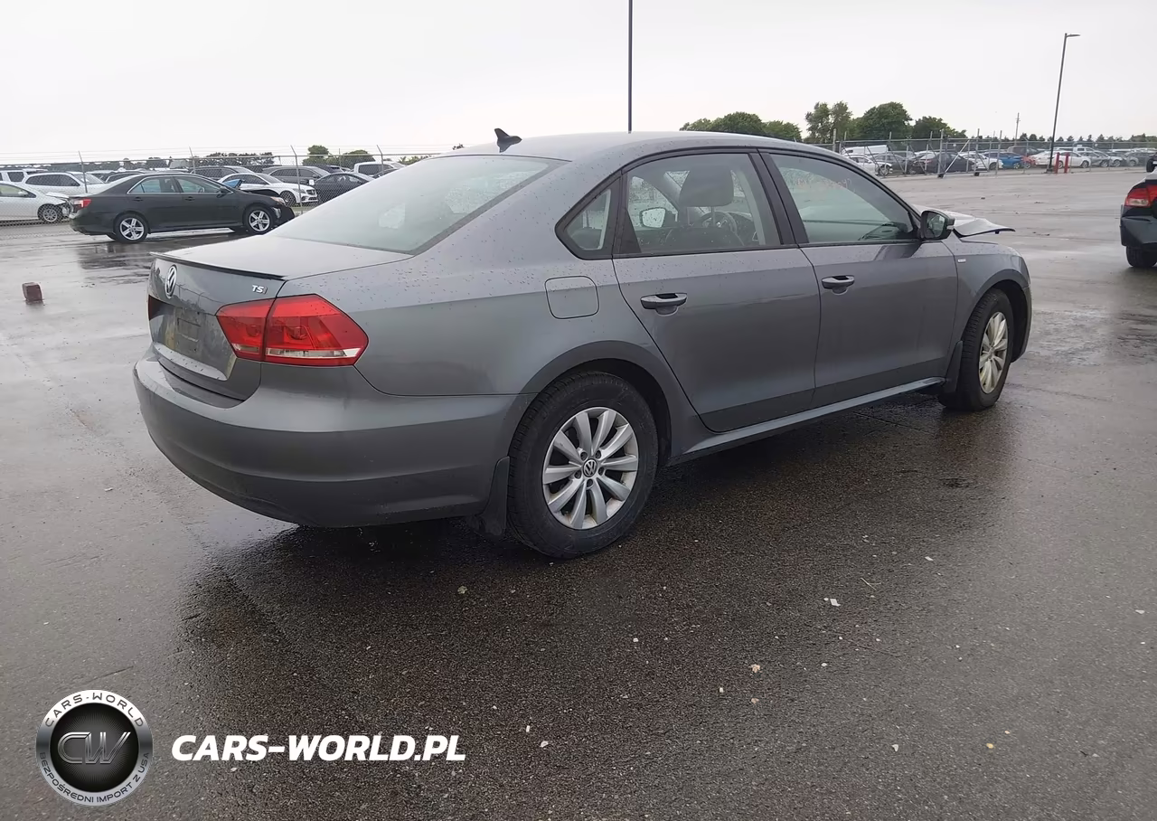 2015 Volkswagen Passat 1.8T Wolfsburg Edition VIN:1VWAS7A38FC002910 - 4