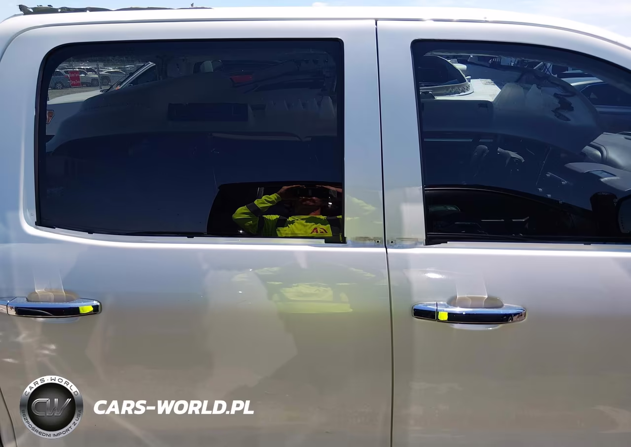 2015 Chevrolet Silverado 1500 High Country VIN:3GCUKTEC6FG377534 - 14