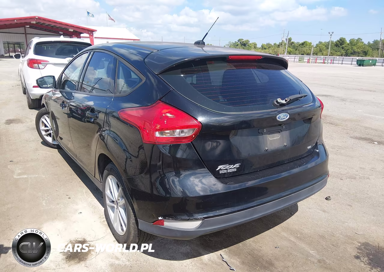 2017 Ford Focus Se VIN:1FADP3K27HL225626 - 3