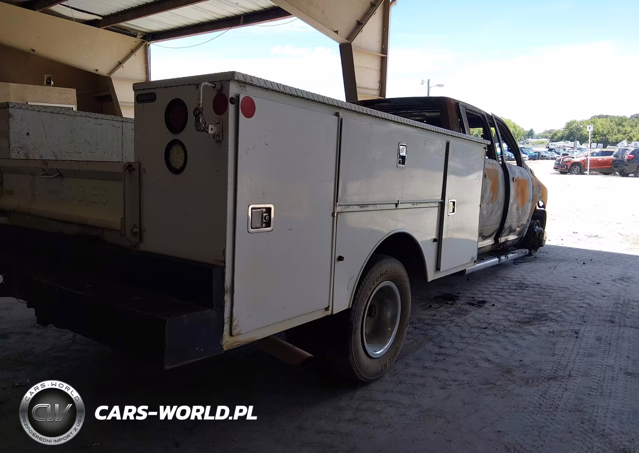 2015 Ram 3500 Chassis Tradesman-Slt-Laramie VIN:3C7WRTCJ2FG627098 - 4