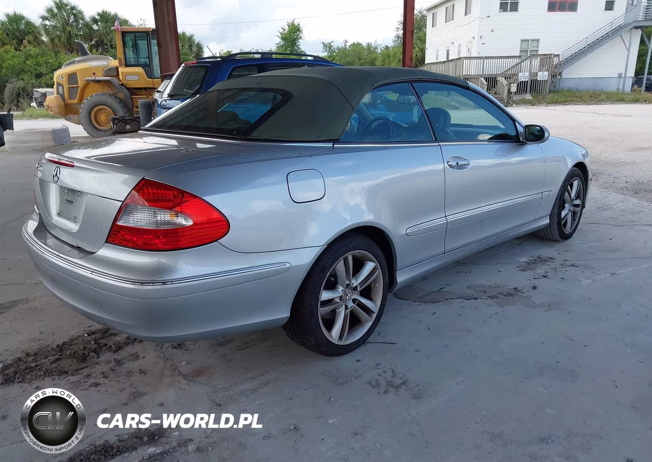 2007 Mercedes-Benz Clk 350 VIN:WDBTK56F47T085786 - 4