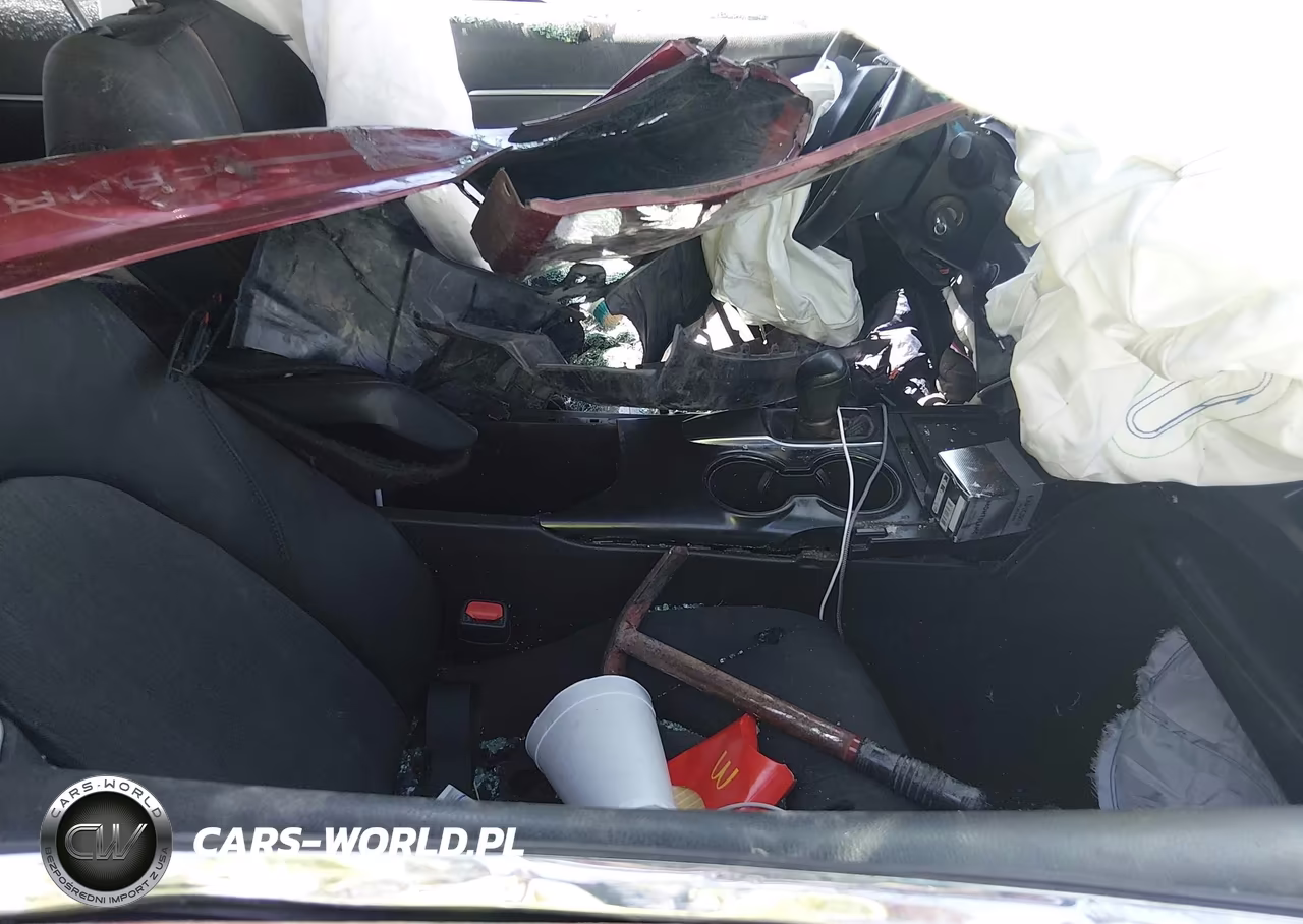 2018 Toyota Camry Le VIN:4T1B11HK5JU585990 - 5