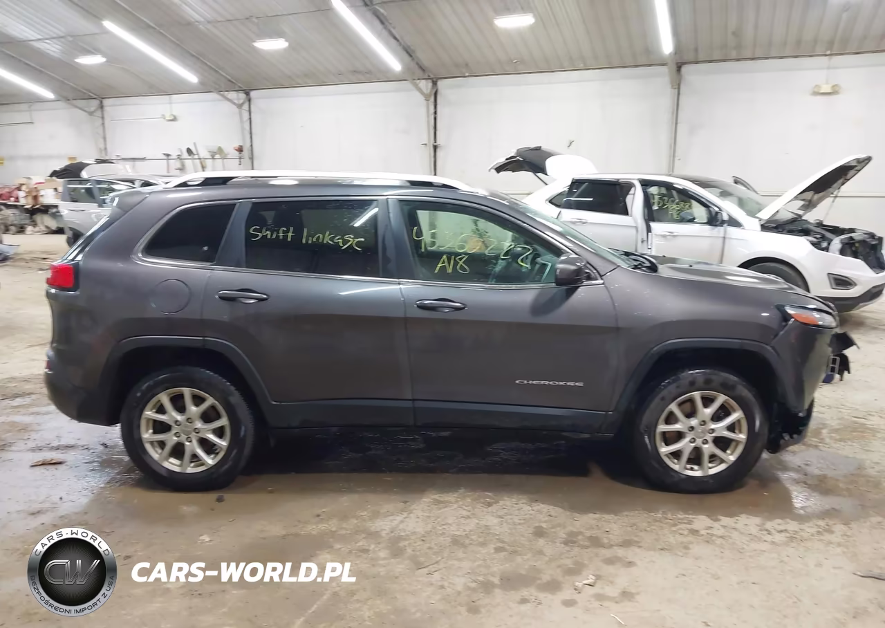 2018 Jeep Cherokee Latitude Plus 4X4 VIN:1C4PJMLBXJD508244 - 13