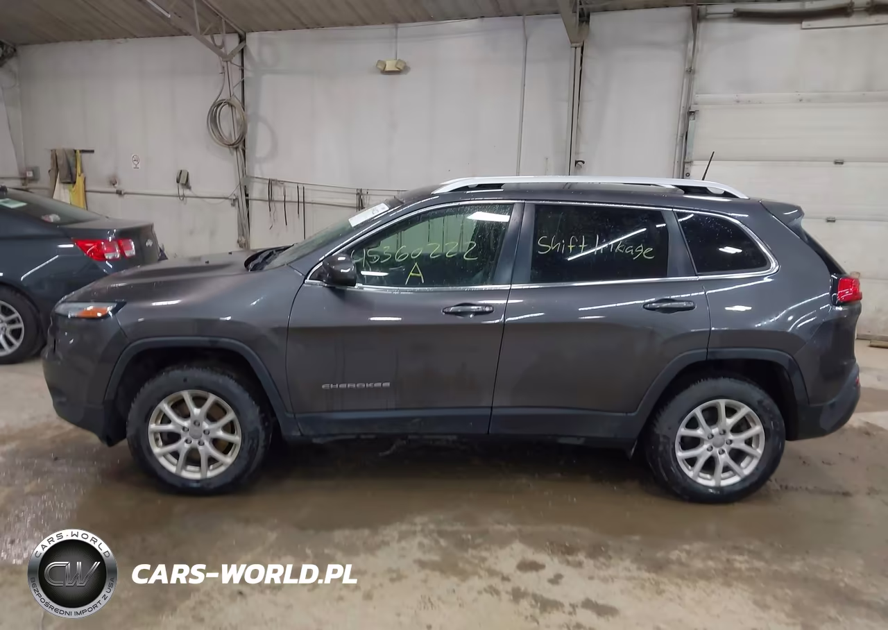 2018 Jeep Cherokee Latitude Plus 4X4 VIN:1C4PJMLBXJD508244 - 14