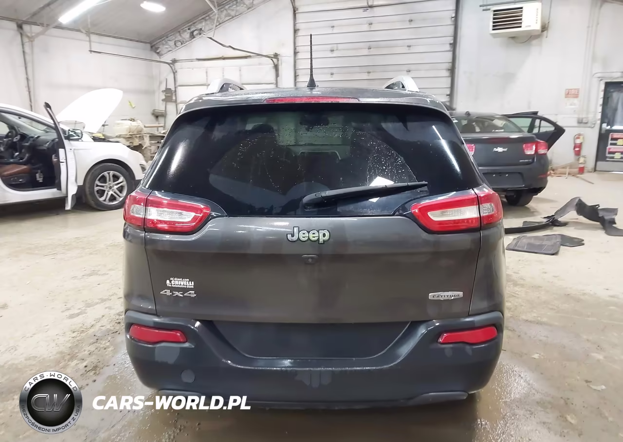 2018 Jeep Cherokee Latitude Plus 4X4 VIN:1C4PJMLBXJD508244 - 16