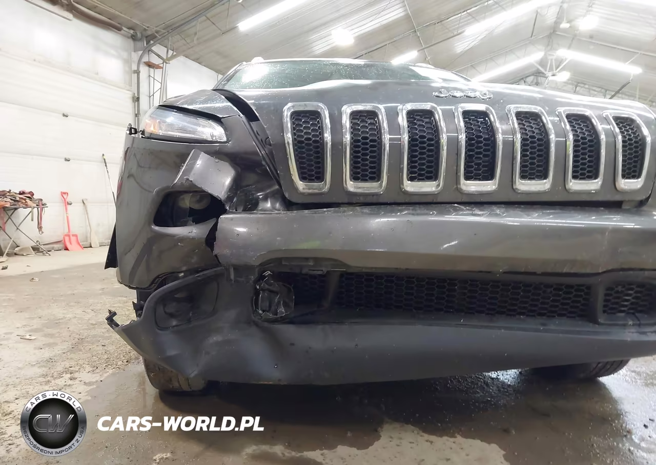 2018 Jeep Cherokee Latitude Plus 4X4 VIN:1C4PJMLBXJD508244 - 17