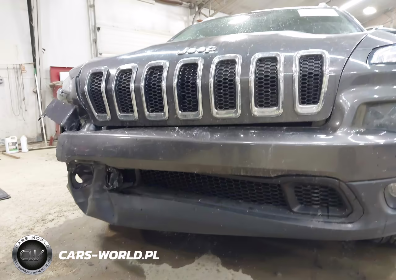 2018 Jeep Cherokee Latitude Plus 4X4 VIN:1C4PJMLBXJD508244 - 18