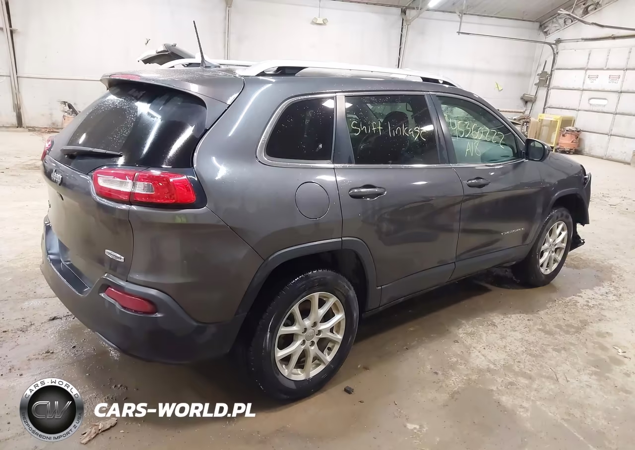 2018 Jeep Cherokee Latitude Plus 4X4 VIN:1C4PJMLBXJD508244 - 4