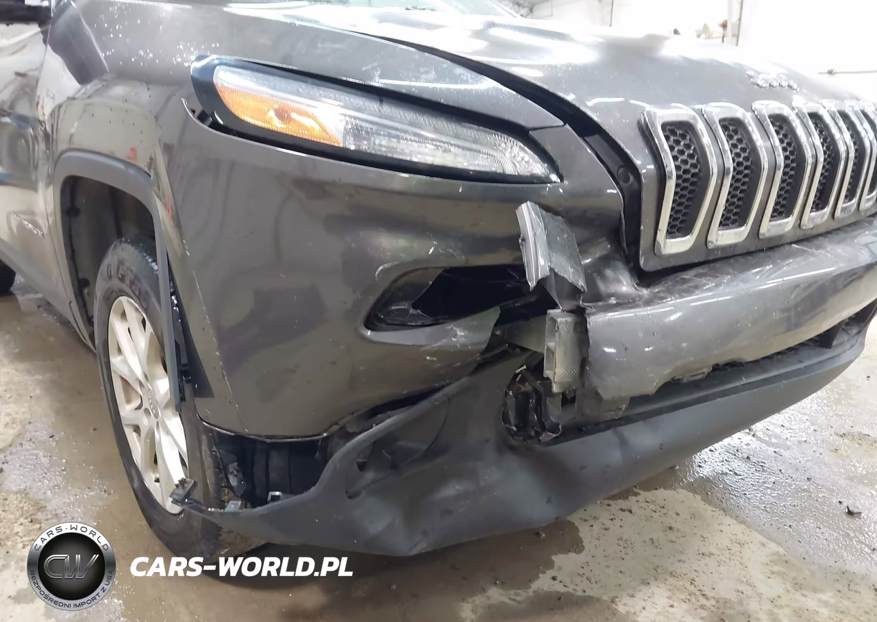 2018 Jeep Cherokee Latitude Plus 4X4 VIN:1C4PJMLBXJD508244 - 6