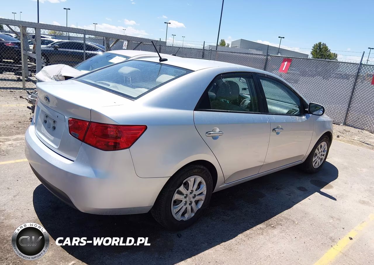 2010 Kia Forte Lx VIN:KNAFT4A21A5078524 - 4