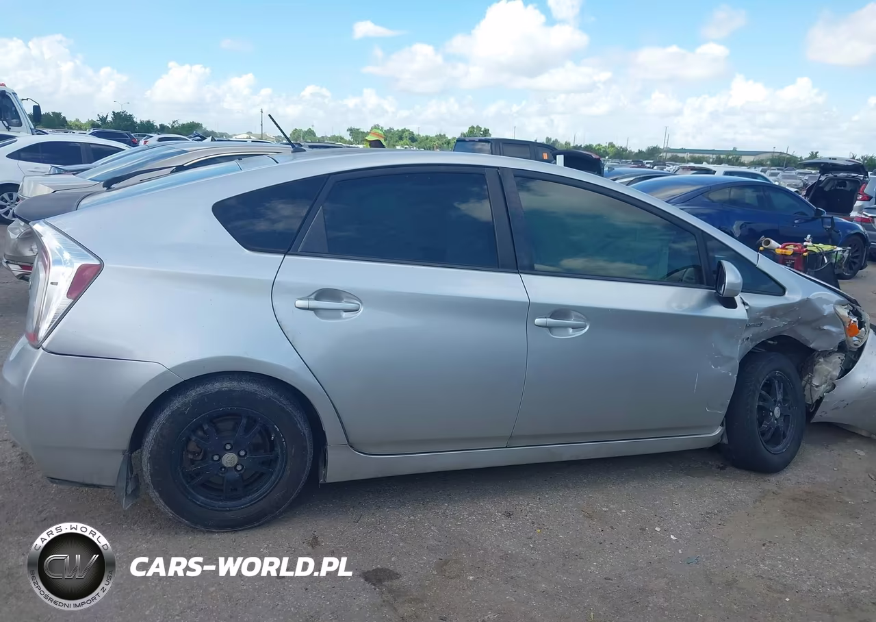 2014 Toyota Prius Two VIN:JTDKN3DU3E1735551 - 12
