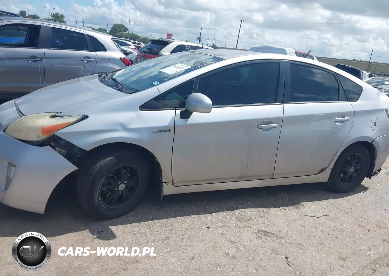 2014 Toyota Prius Two VIN:JTDKN3DU3E1735551 - 13