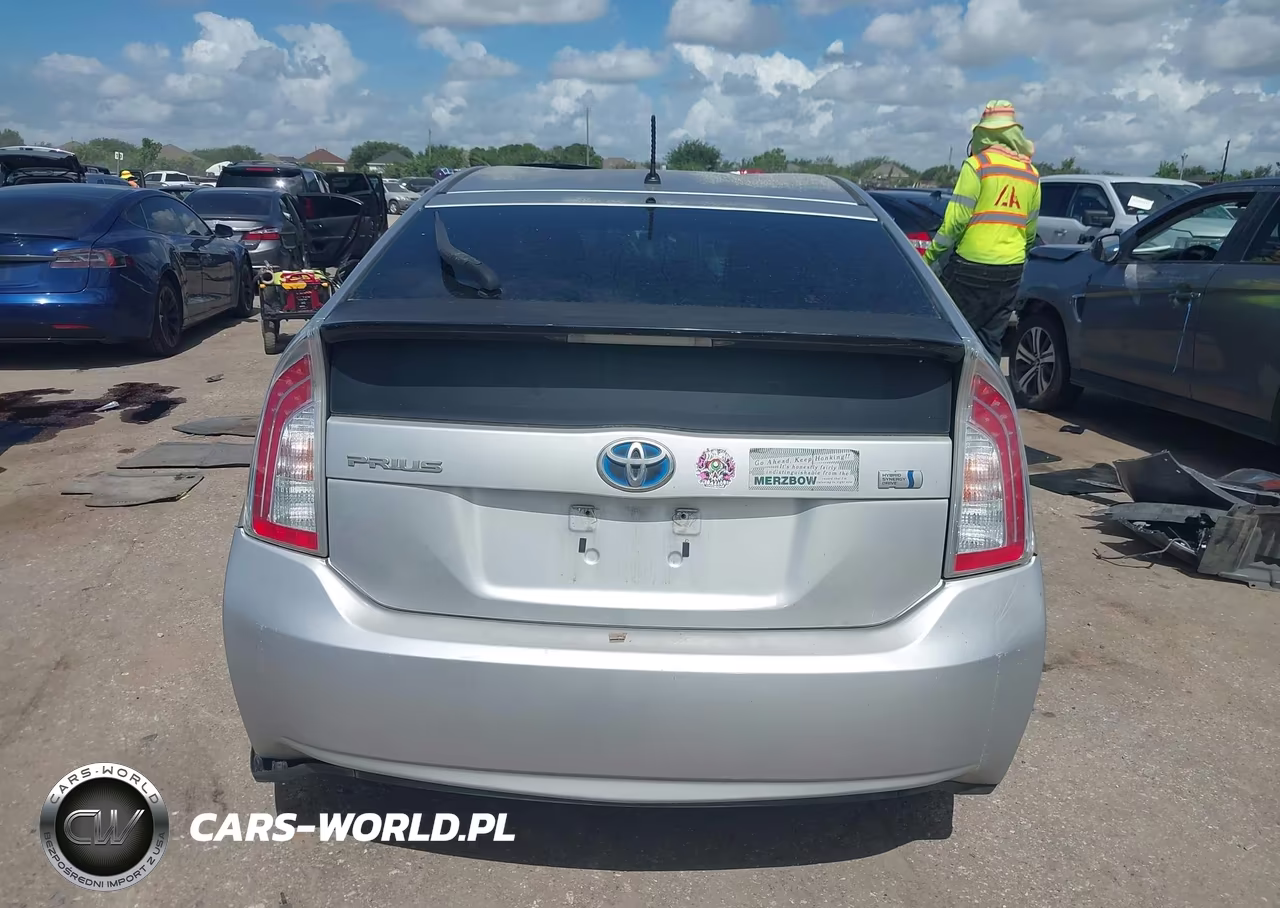 2014 Toyota Prius Two VIN:JTDKN3DU3E1735551 - 15