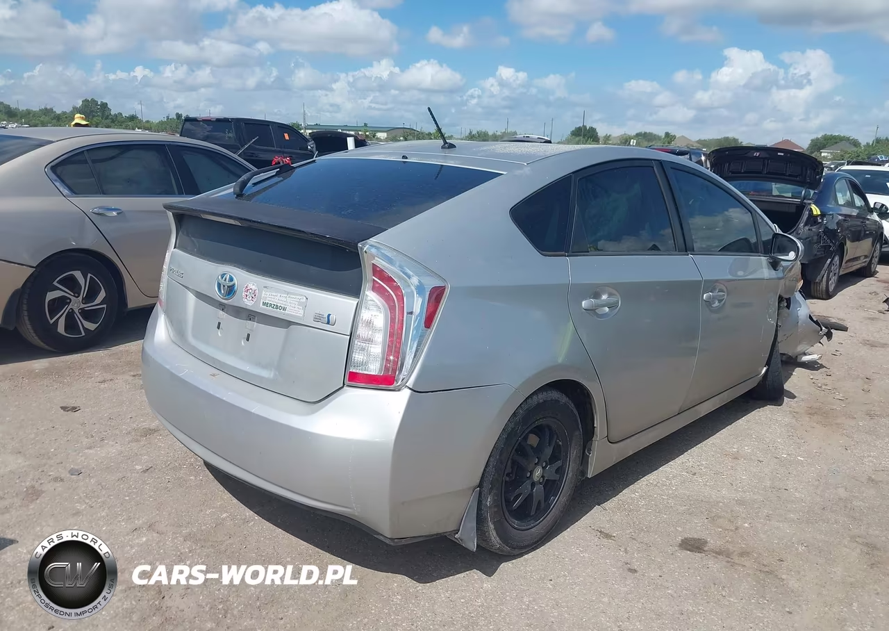 2014 Toyota Prius Two VIN:JTDKN3DU3E1735551 - 4