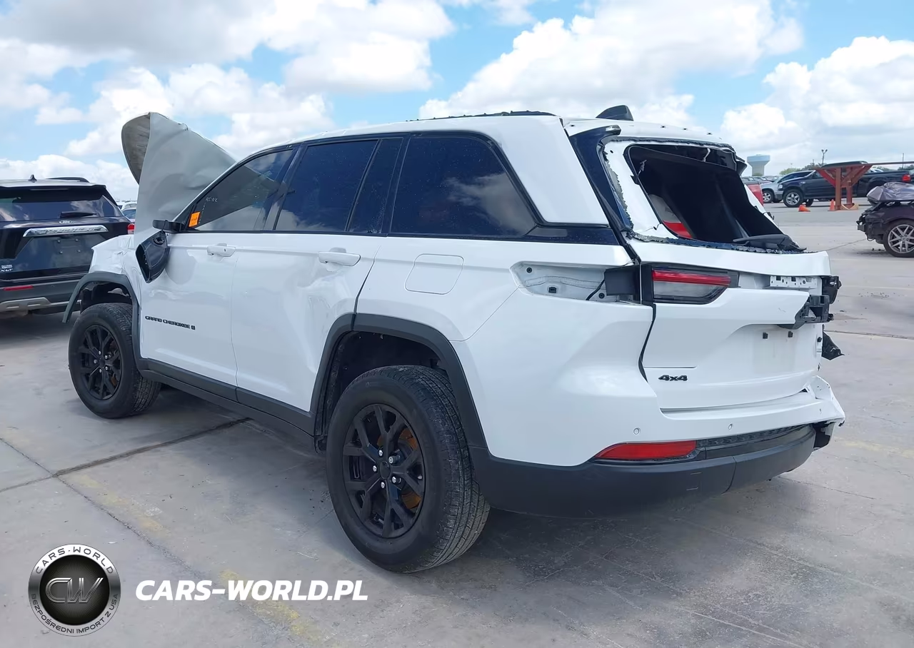 2025 Jeep Grand Cherokee Altitude 4X4 VIN:1C4RJHAG9SC269615 - 3