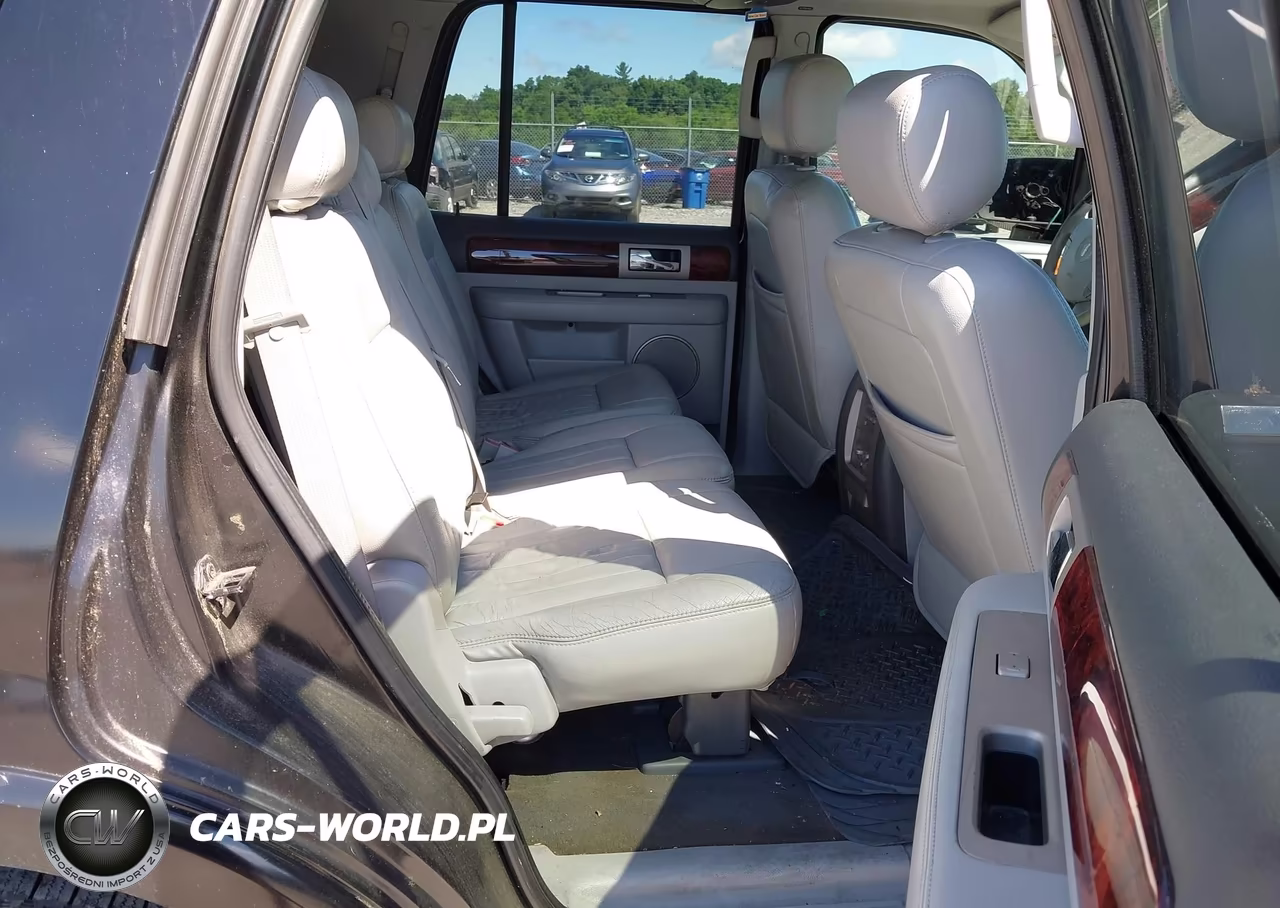 2004 Lincoln Navigator VIN:5LMFU28R24LJ34180 - 8