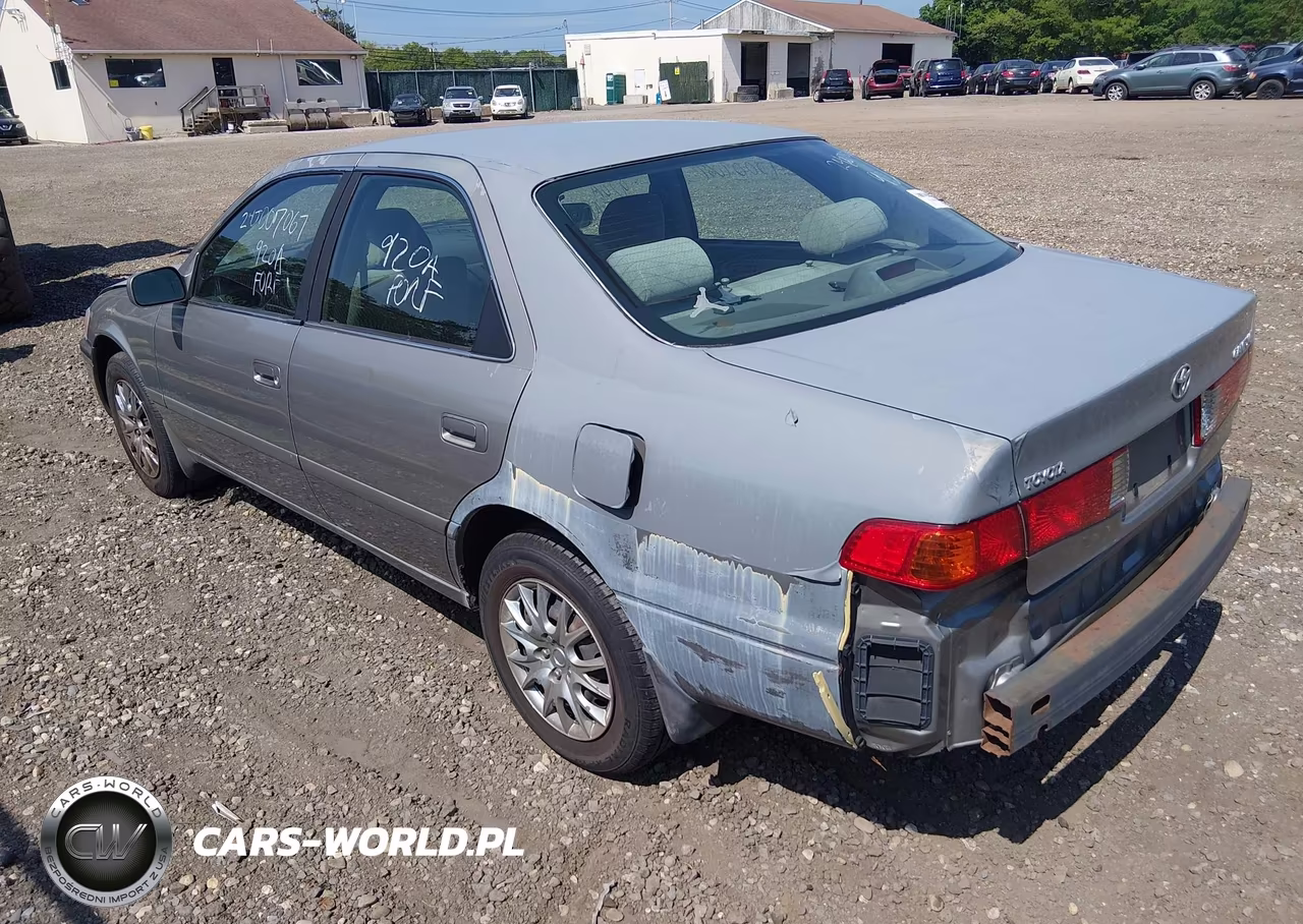 2000 Toyota Camry Le VIN:JT2BG22K0Y0521321 - 3