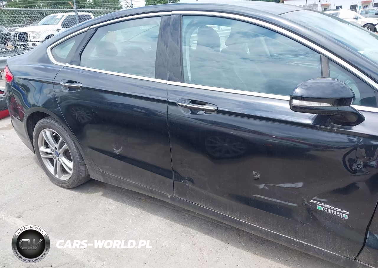 2015 Ford Fusion Energi Titanium VIN:3FA6P0SUXFR274665 - 12