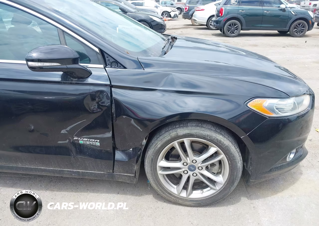 2015 Ford Fusion Energi Titanium VIN:3FA6P0SUXFR274665 - 6
