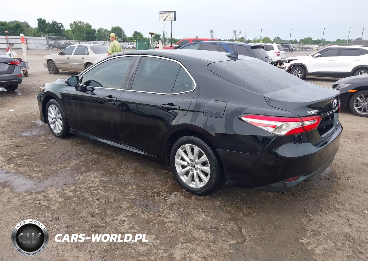 2020 Toyota Camry Le VIN:4T1C11AK0LU508347 - 3