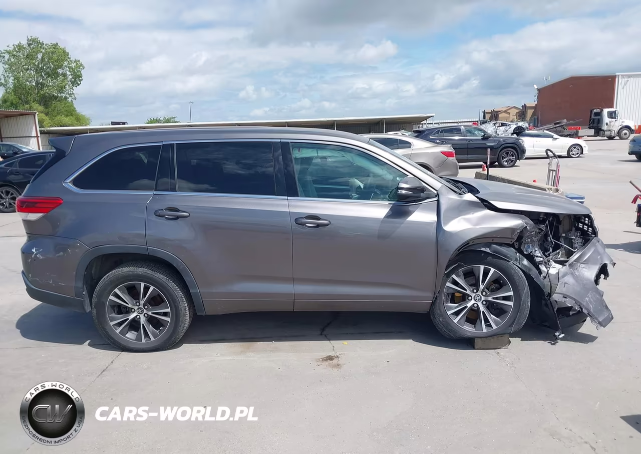 2018 Toyota Highlander Le VIN:5TDZARFH3JS038892 - 13