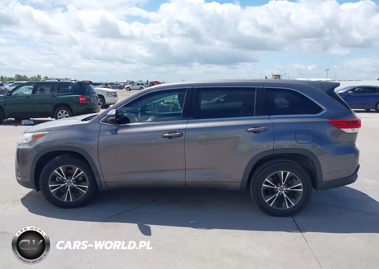 2018 Toyota Highlander Le VIN:5TDZARFH3JS038892 - 14