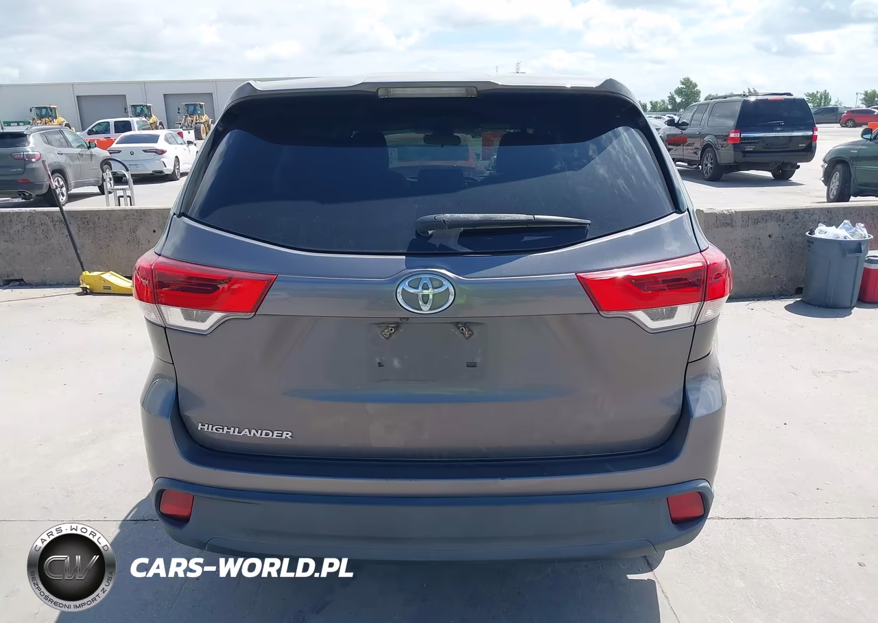 2018 Toyota Highlander Le VIN:5TDZARFH3JS038892 - 16
