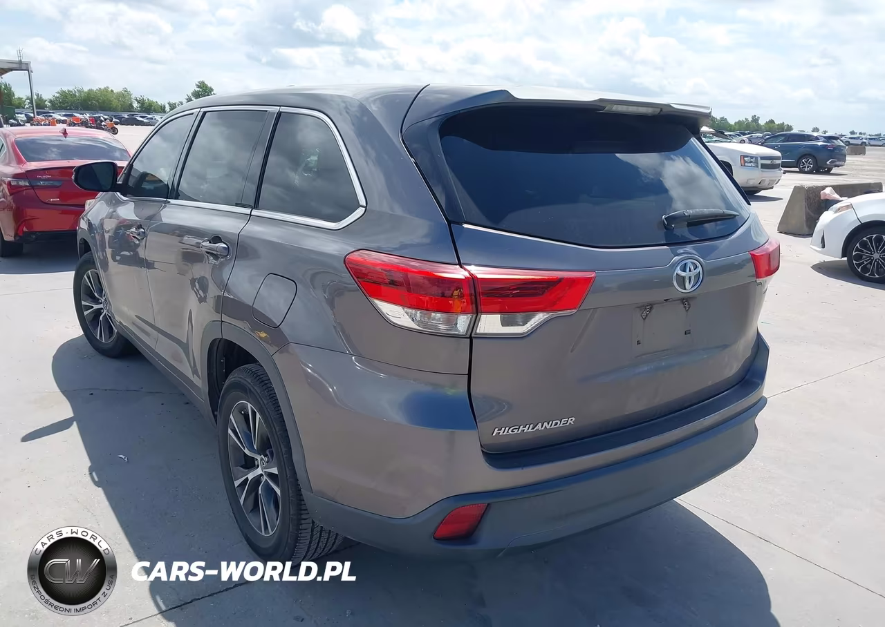2018 Toyota Highlander Le VIN:5TDZARFH3JS038892 - 3