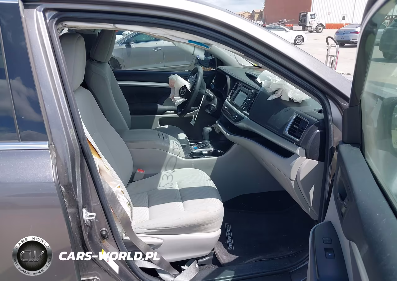 2018 Toyota Highlander Le VIN:5TDZARFH3JS038892 - 5