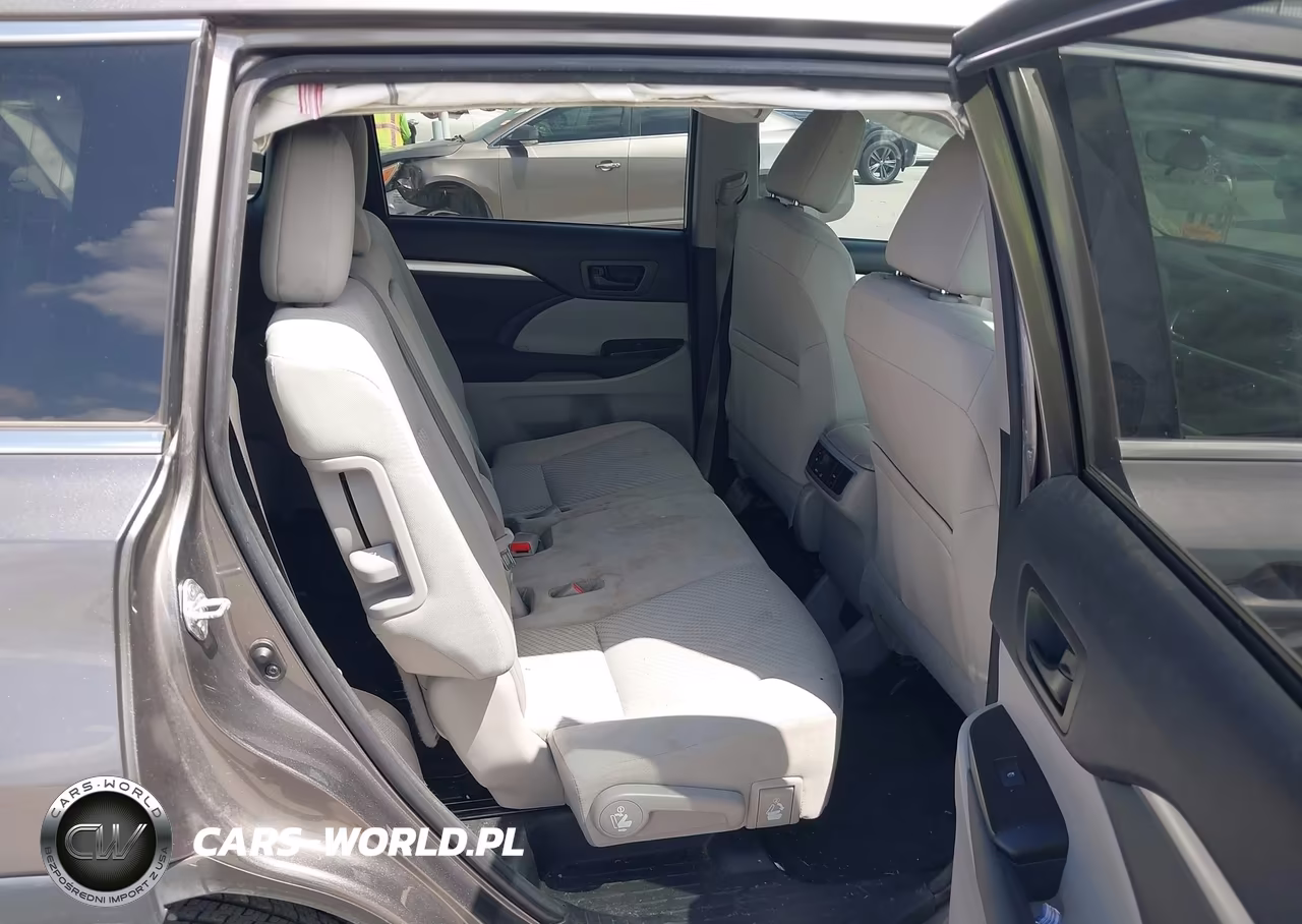 2018 Toyota Highlander Le VIN:5TDZARFH3JS038892 - 8