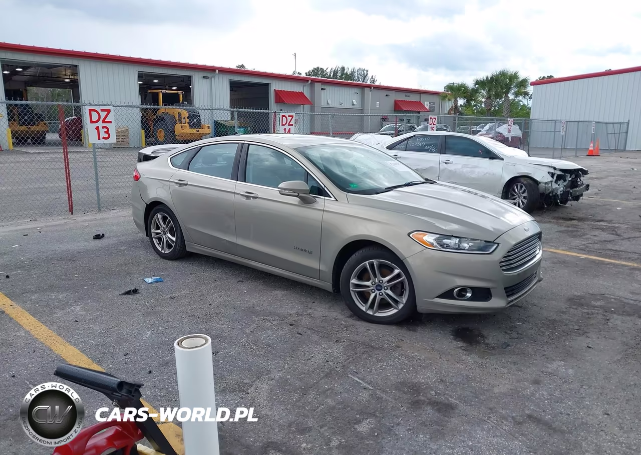 2015 Ford Fusion Hybrid Titanium – zdjęcie 1 z 15