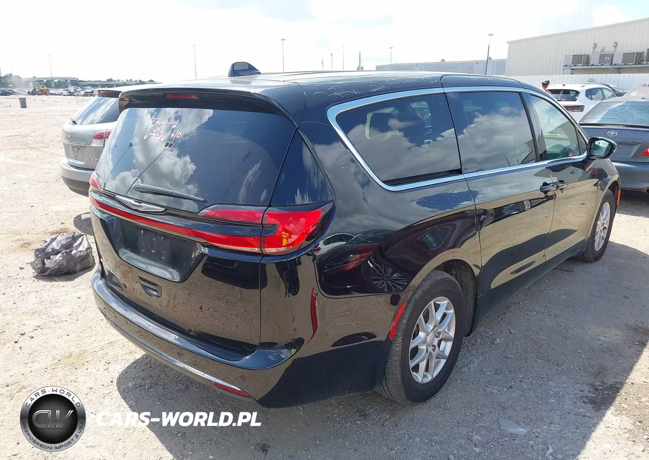 2025 Chrysler Pacifica Select VIN:2C4RC1BG2SR585994 - 4
