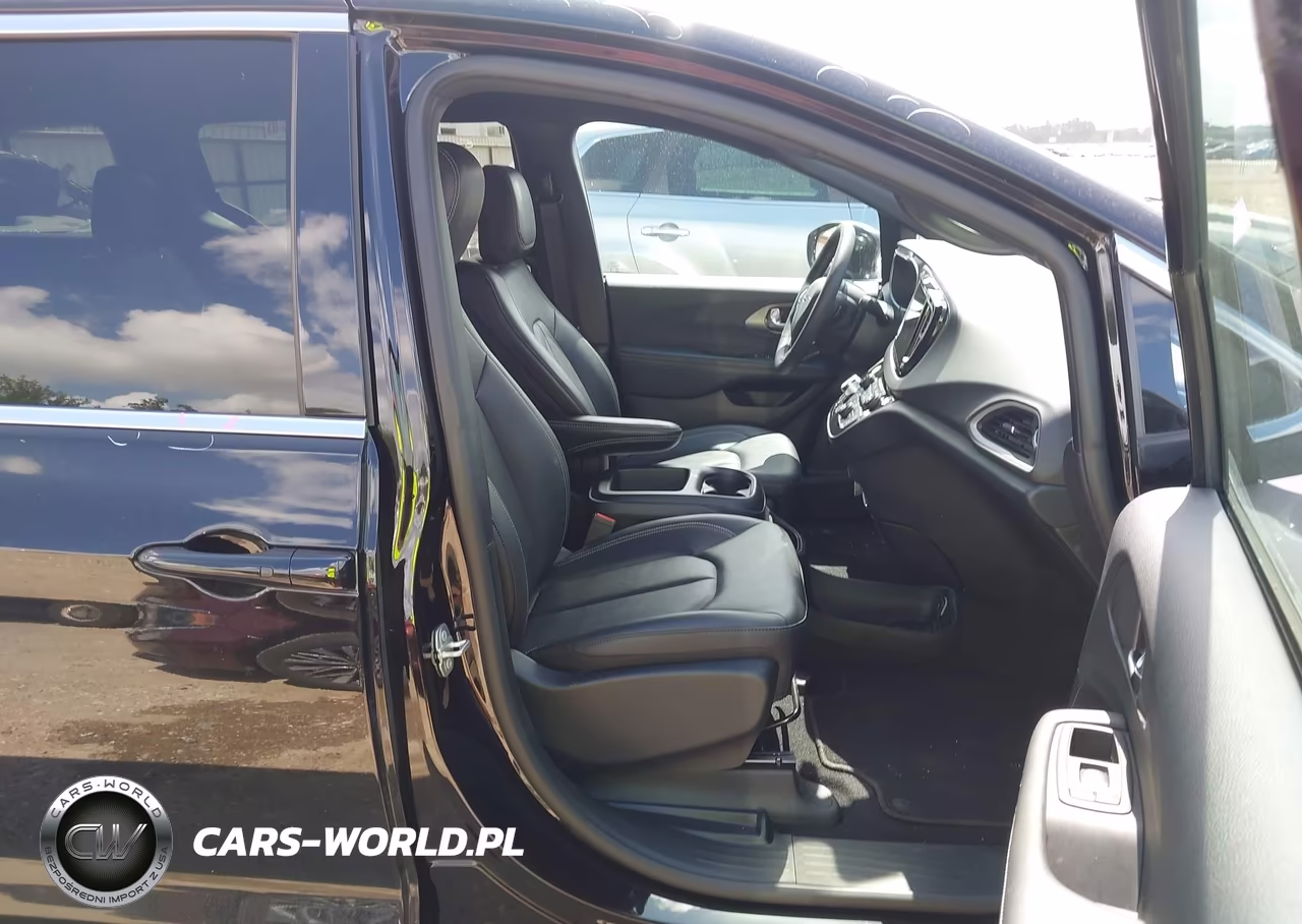 2025 Chrysler Pacifica Select VIN:2C4RC1BG2SR585994 - 5