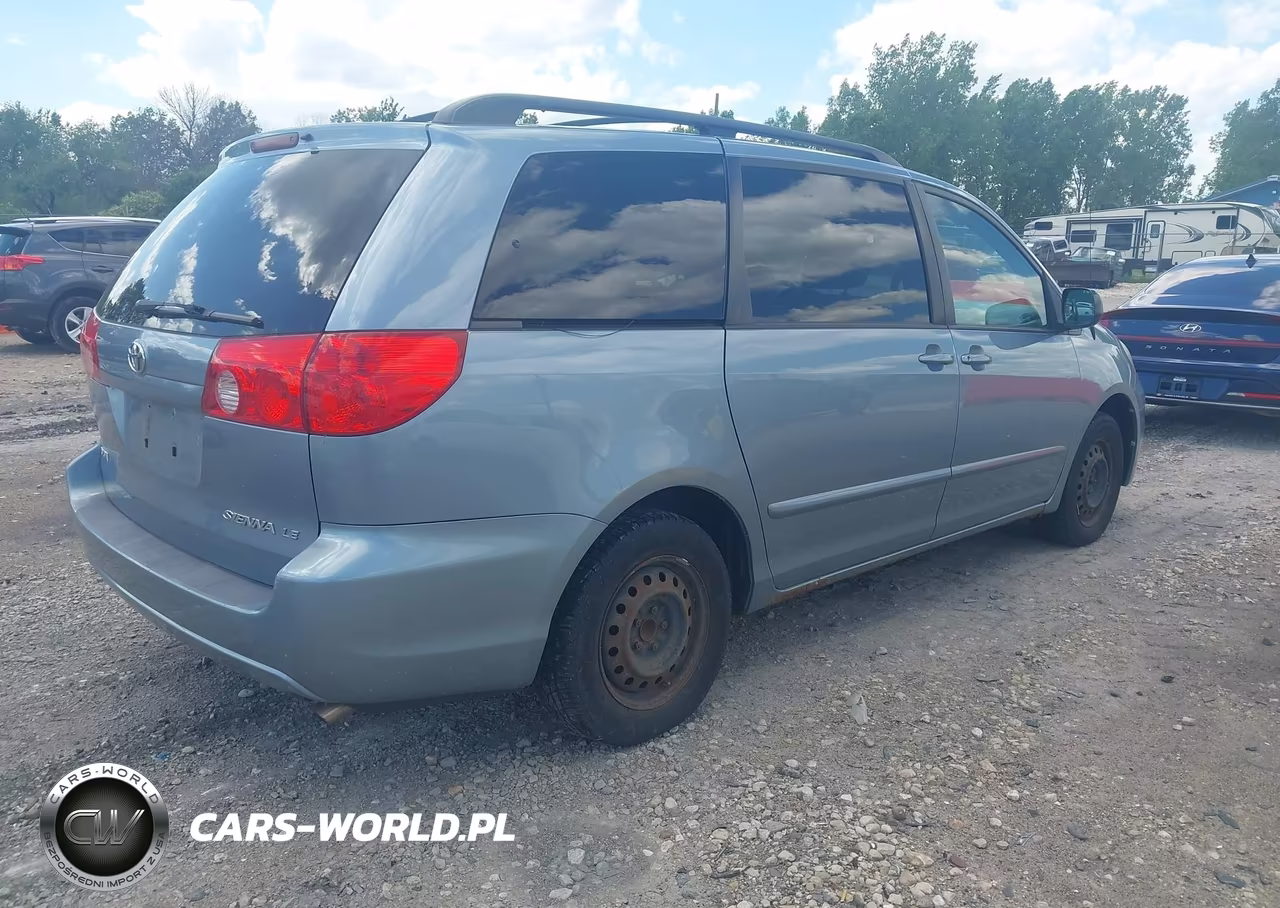 2010 Toyota Sienna Le VIN:5TDKK4CCXAS325785 - 4