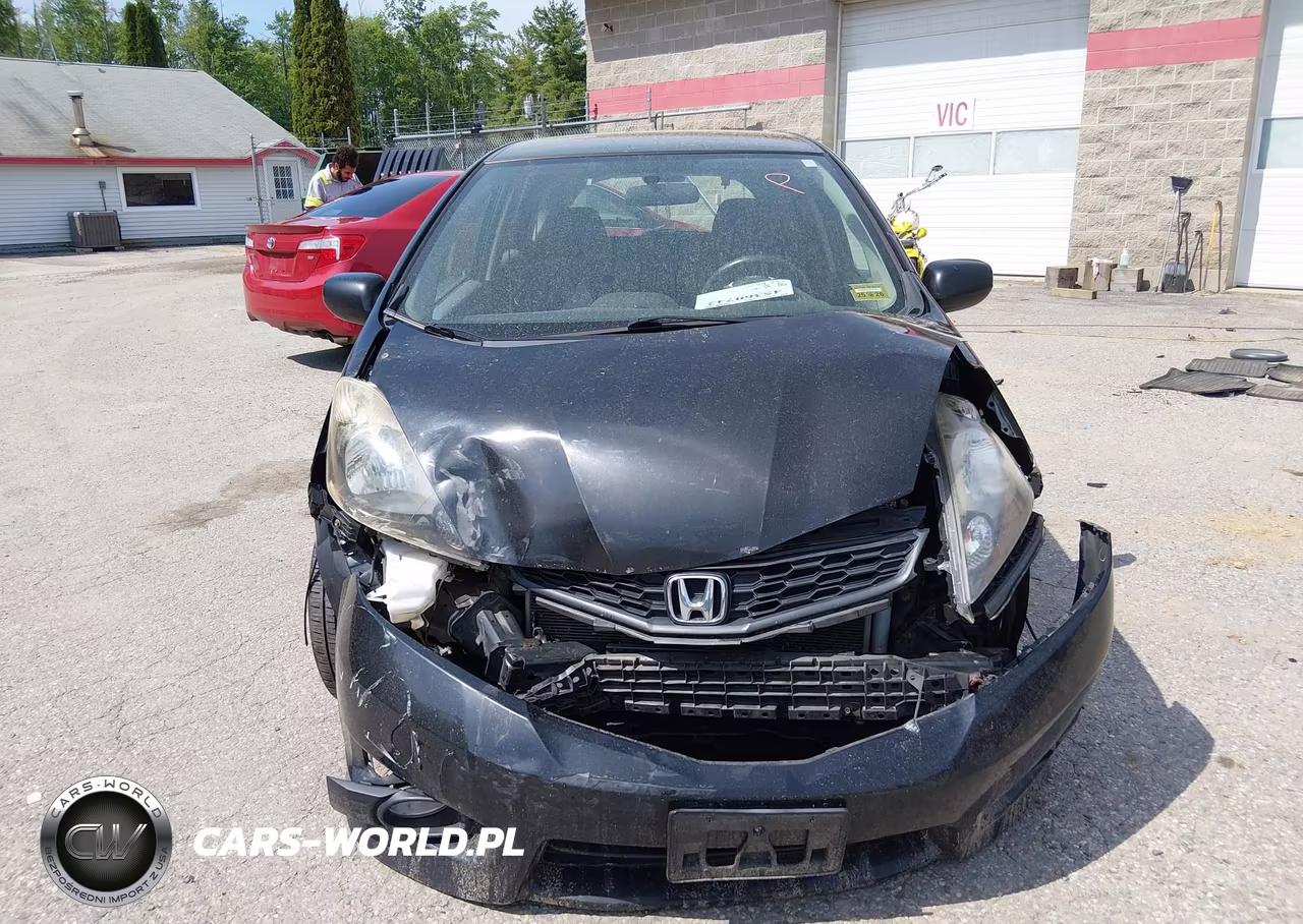 2012 Honda Fit Sport VIN:JHMGE8H57CC018575 - 12